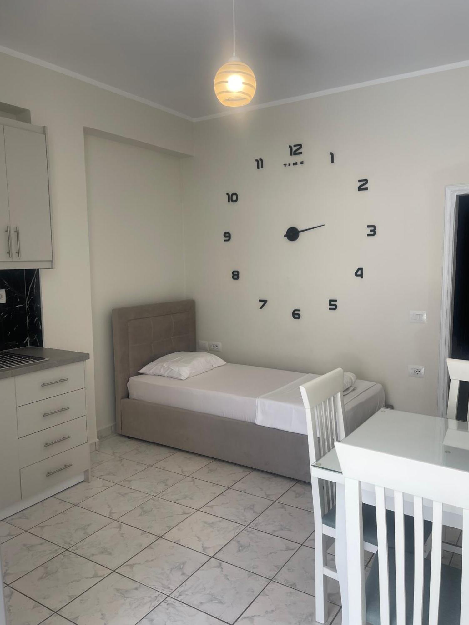 Sunflower Apartments Sarande Bagian luar foto