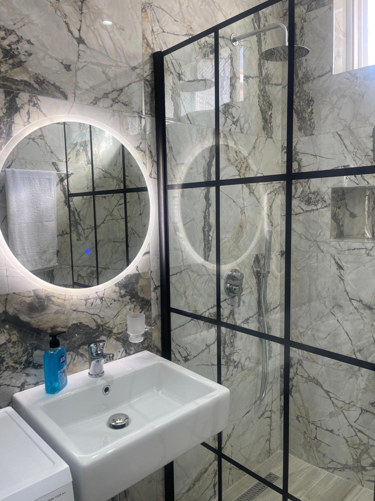 Sunflower Apartments Sarande Bagian luar foto
