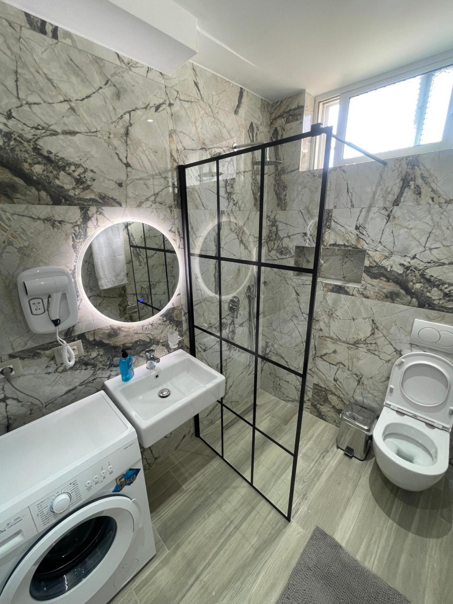 Sunflower Apartments Sarande Bagian luar foto