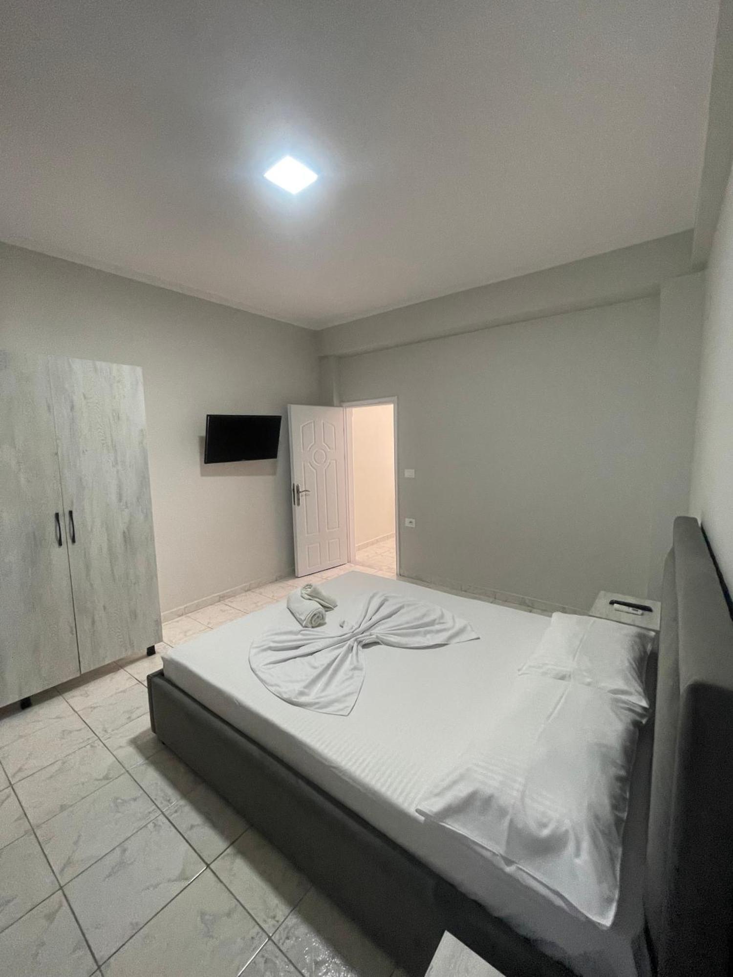Sunflower Apartments Sarande Bagian luar foto