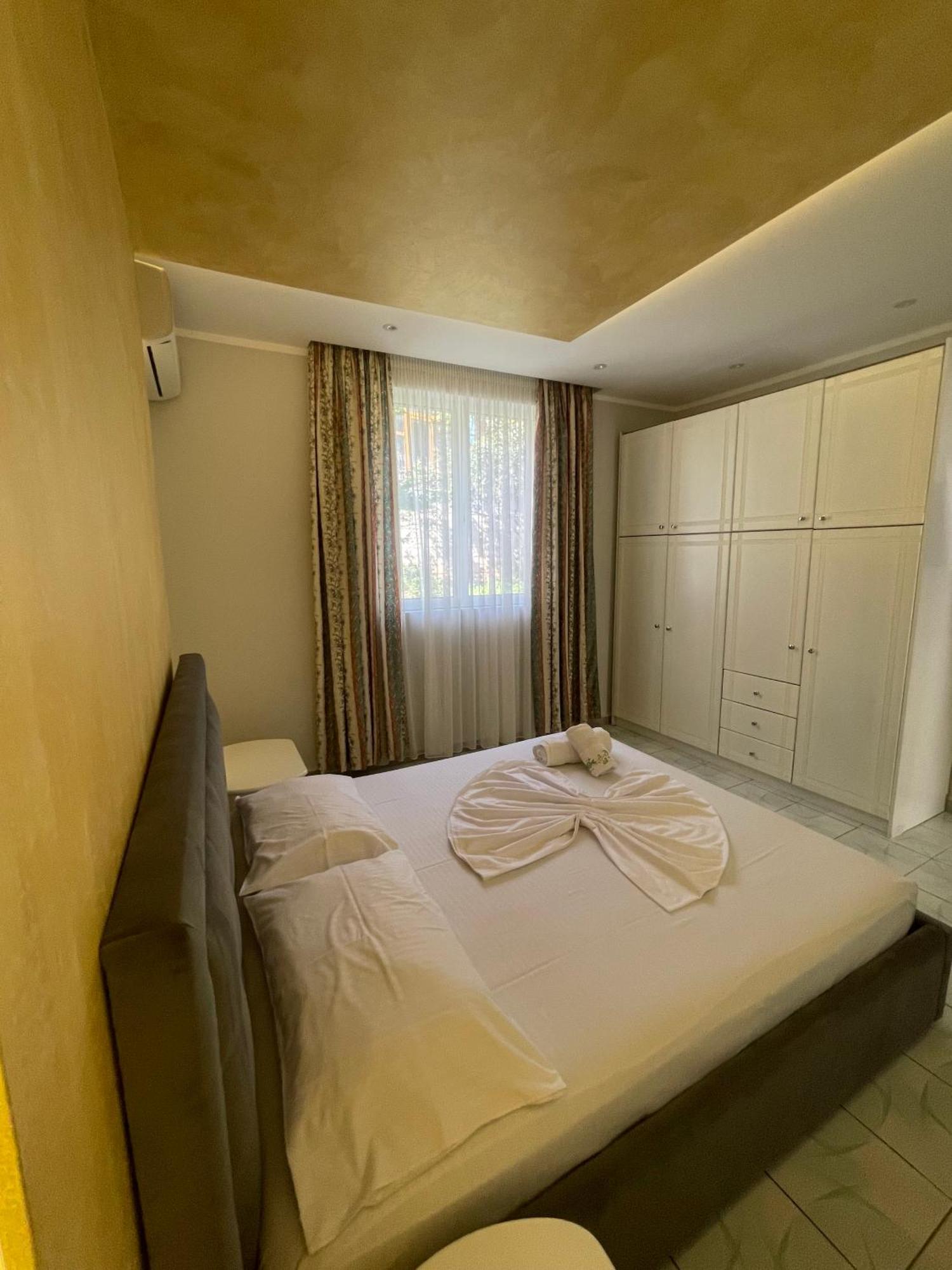Sunflower Apartments Sarande Bagian luar foto